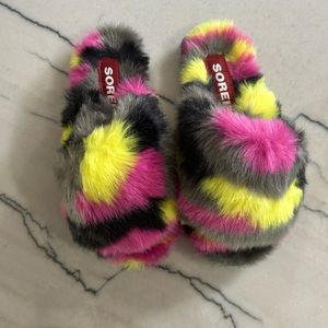 NWT Sorel mail run slippers, multicolor